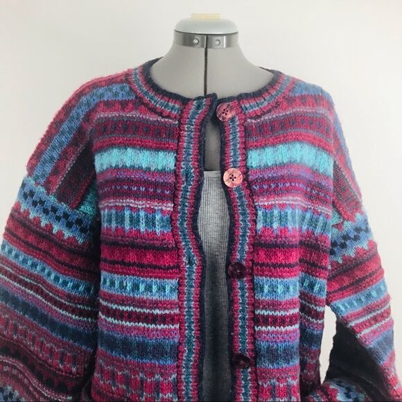 Handcrafted Artisan maroon and BlueâPatternâButtonâUpâCardiganâSweater - Picture 2 of 11